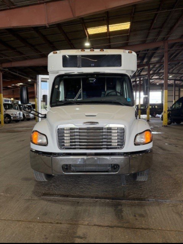 2012 Freightliner Executive Shuttle