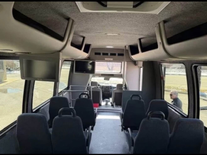 2017 Ford F-550 Shuttle Bus