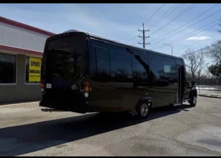 2017 Ford F-550 Shuttle Bus