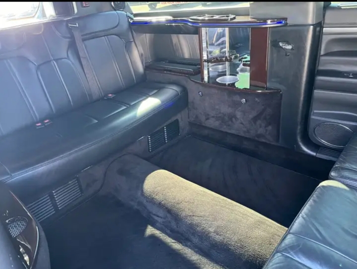 2013 Lincoln MKT Limousine
