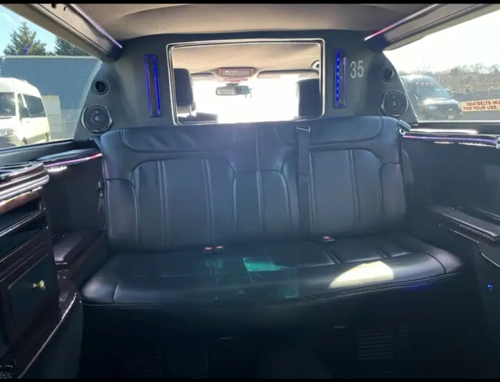 2013 Lincoln MKT Limousine