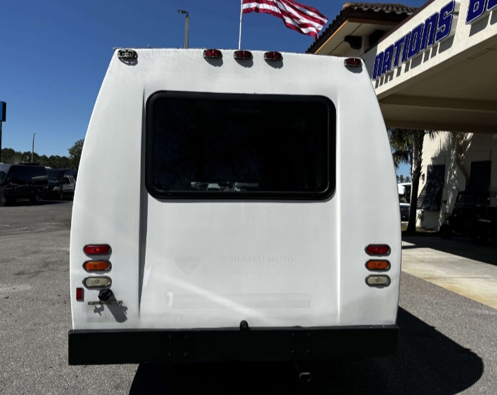 2007 Ford E-450 Shuttle Bus