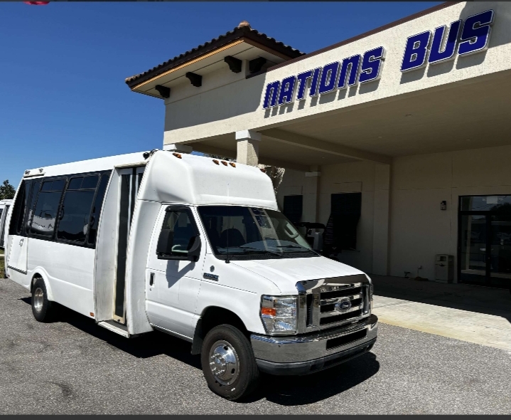 2007 Ford E-450 Shuttle Bus