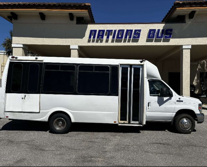 2007 Ford E-450 Shuttle Bus
