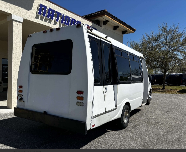 2007 Ford E-450 Shuttle Bus