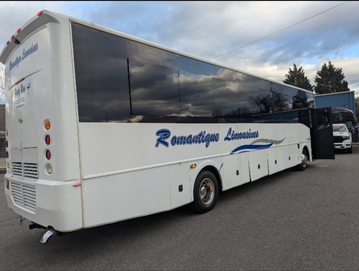 2013 Freightliner CT Coach Limo Bus