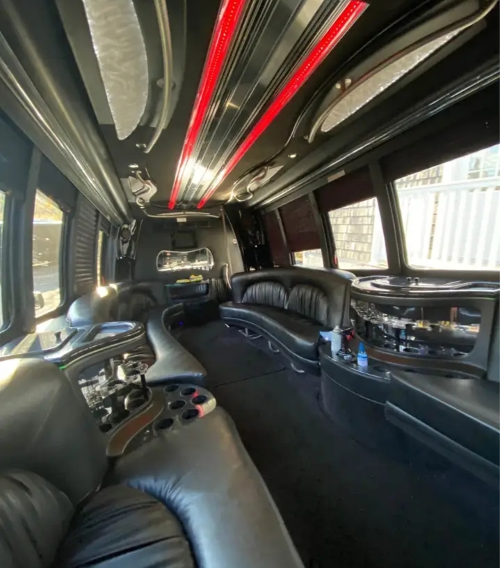 2011 Ford F-550 Limo Bus