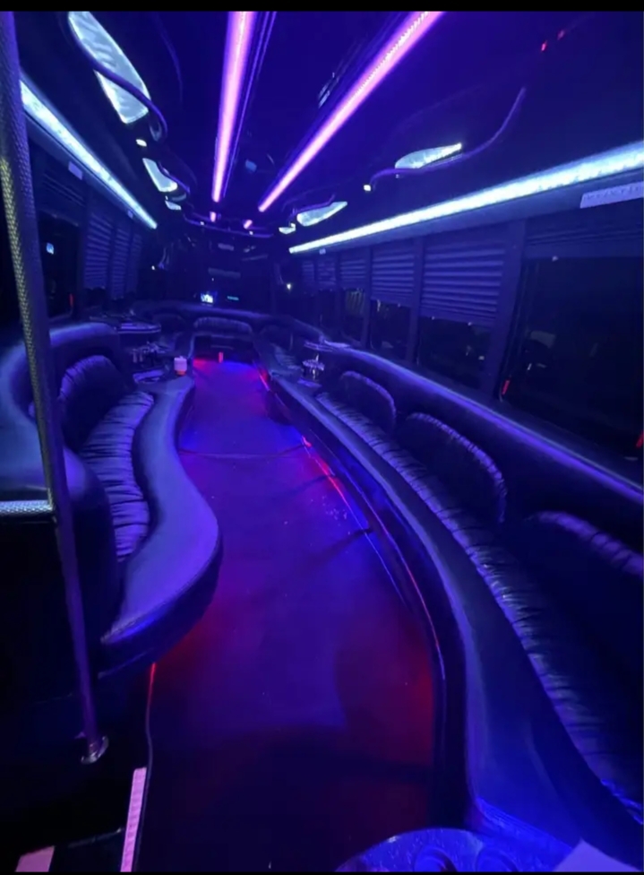 2011 Ford F-550 Limo Bus