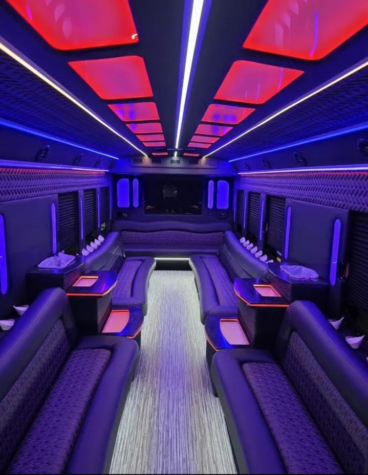 2013 International Limo Bus