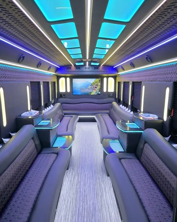 2013 International Limo Bus