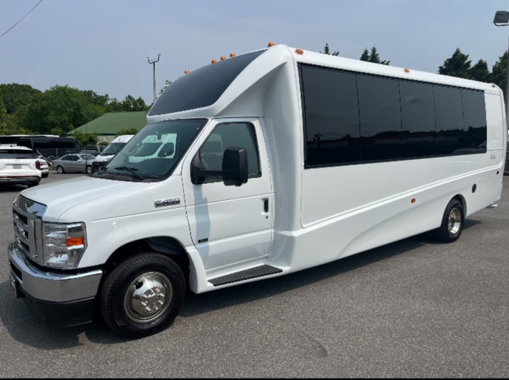 2025 Ford E-450 Shuttle Bus