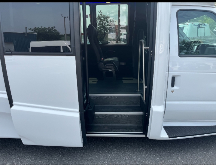 2025 Ford E-450 Shuttle Bus