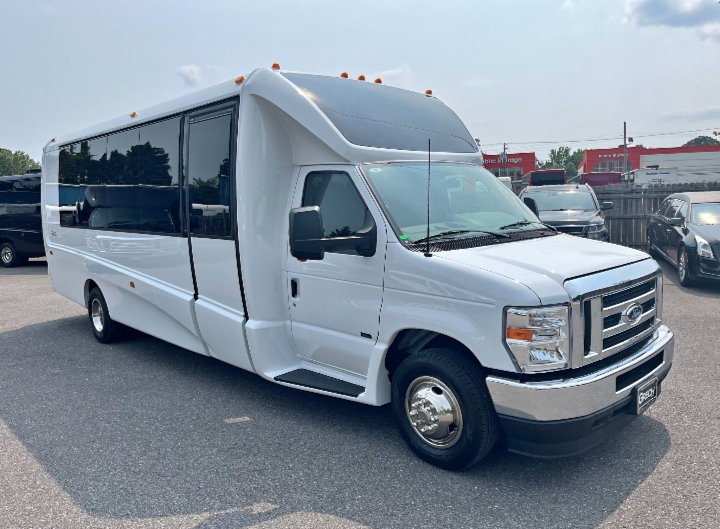 2025 Ford E-450 Shuttle Bus