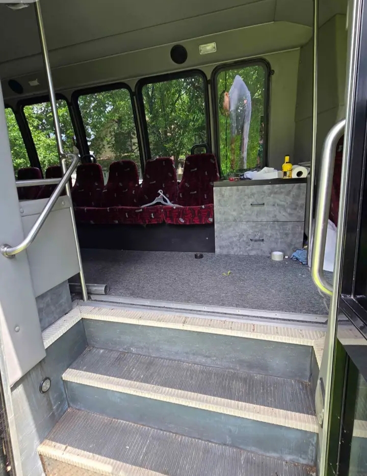 2009 Ford E-450 Shuttle Bus