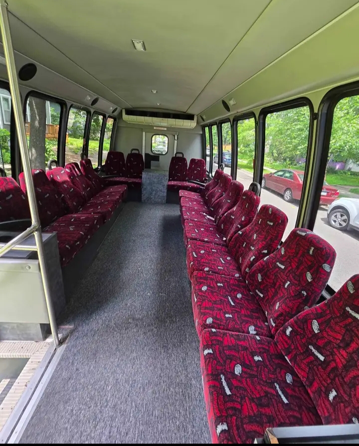 2009 Ford E-450 Shuttle Bus