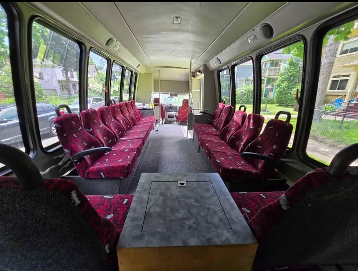 2009 Ford E-450 Shuttle Bus