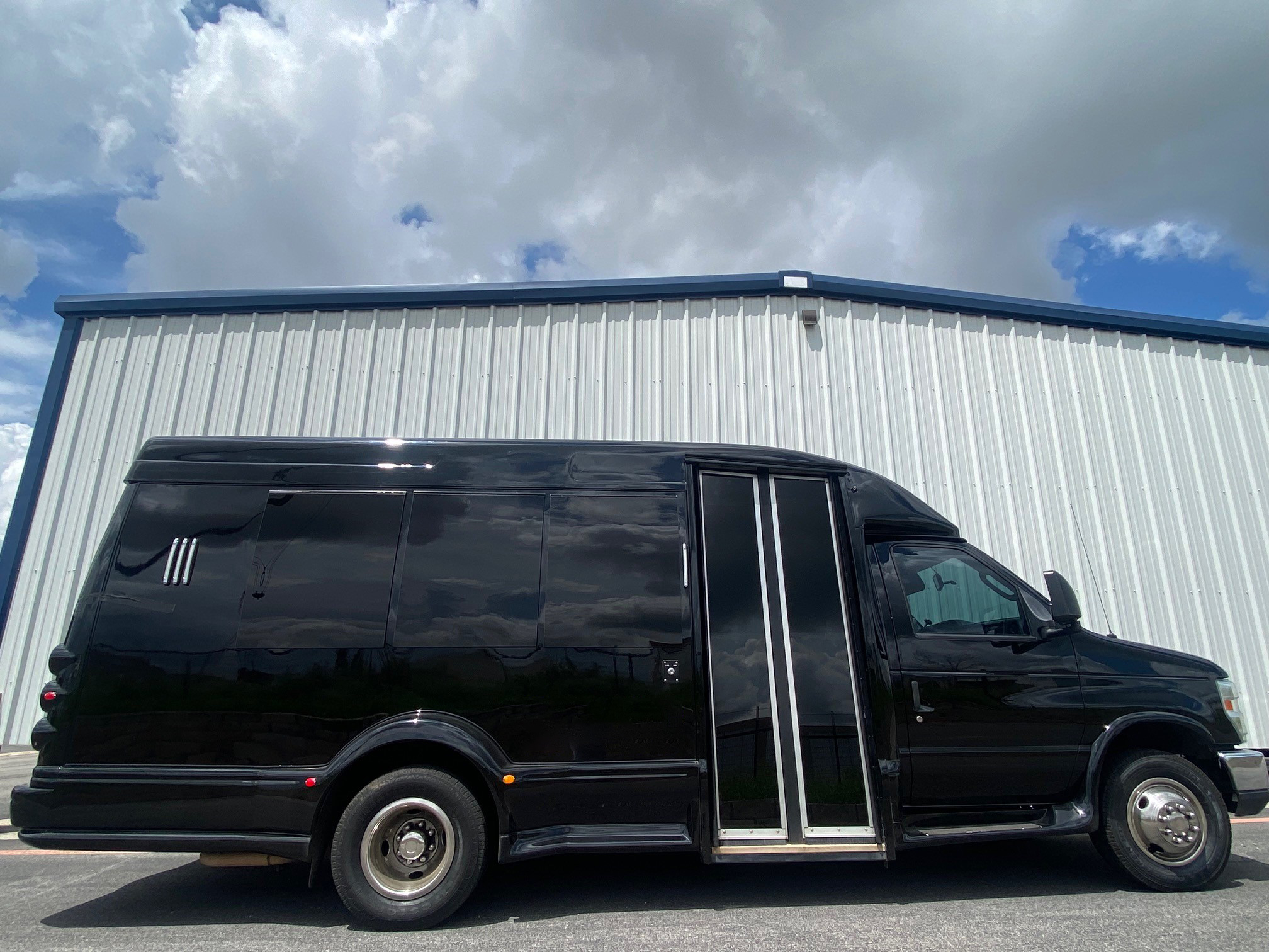 Ford E-350 Limo Bus