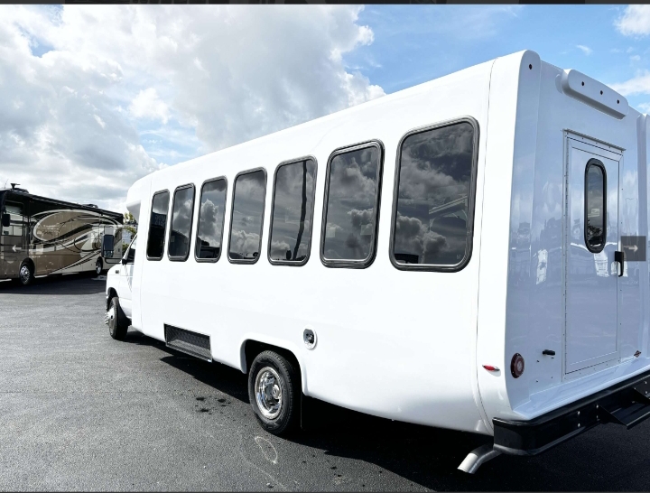 2025 Ford E-450 Shuttle Bus