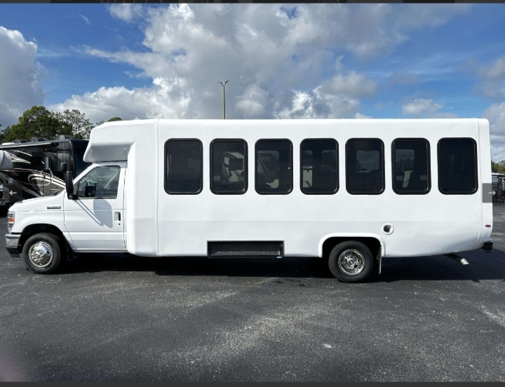 2025 Ford E-450 Shuttle Bus
