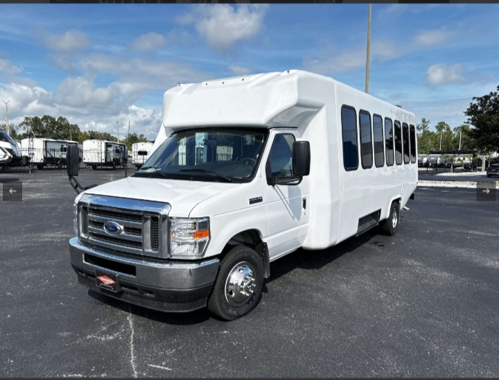 2025 Ford E-450 Shuttle Bus