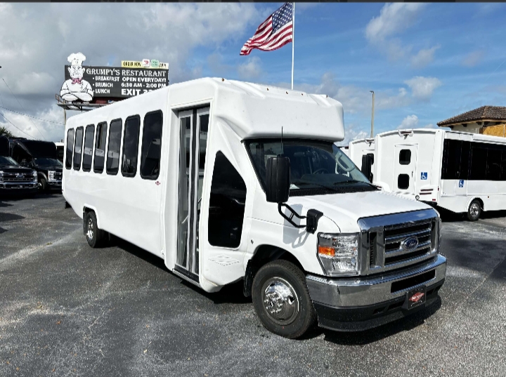 2025 Ford E-450 Shuttle Bus