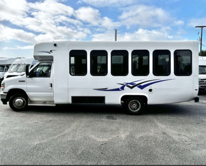 2021 Ford E-450 Shuttle Bus