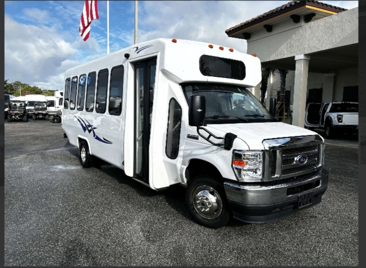 2021 Ford E-450 Shuttle Bus
