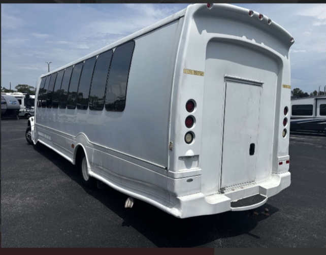 2011 Freightliner M2 Shuttle Bus