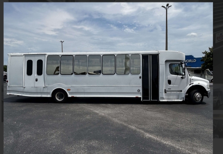 2011 Freightliner M2 Shuttle Bus