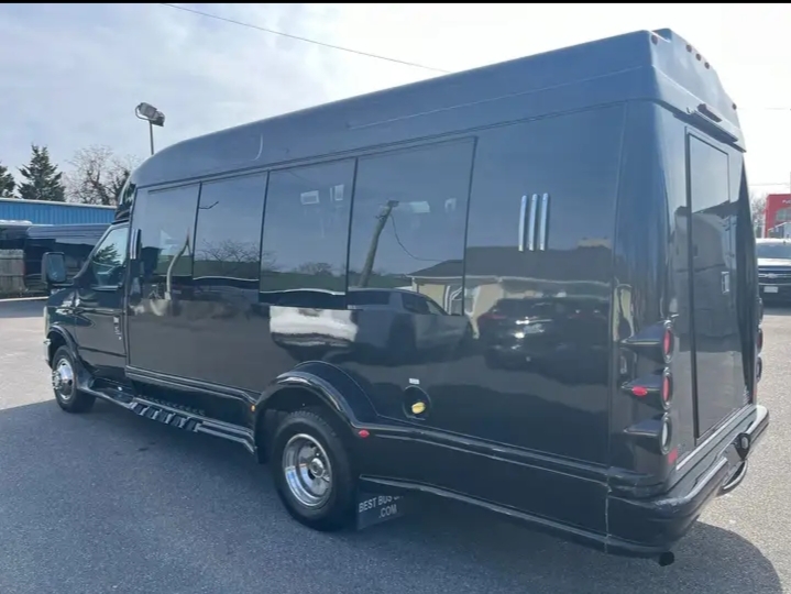 2015 Ford E-350 Van Terra