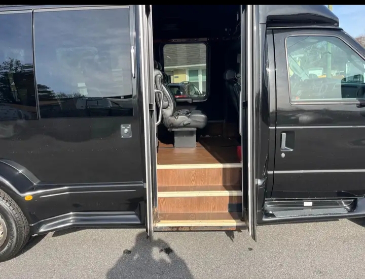 2015 Ford E-350 Van Terra