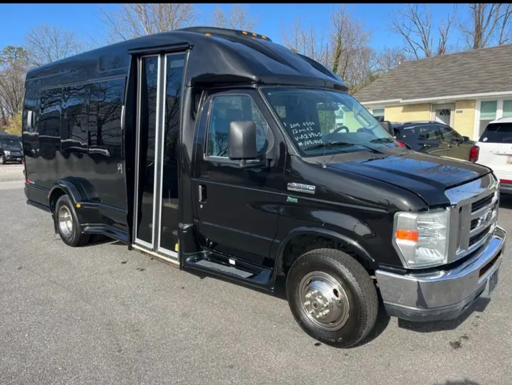 2015 Ford E-350 Van Terra