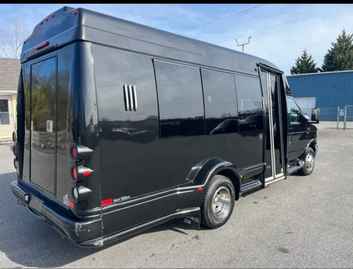 2015 Ford E-350 Van Terra