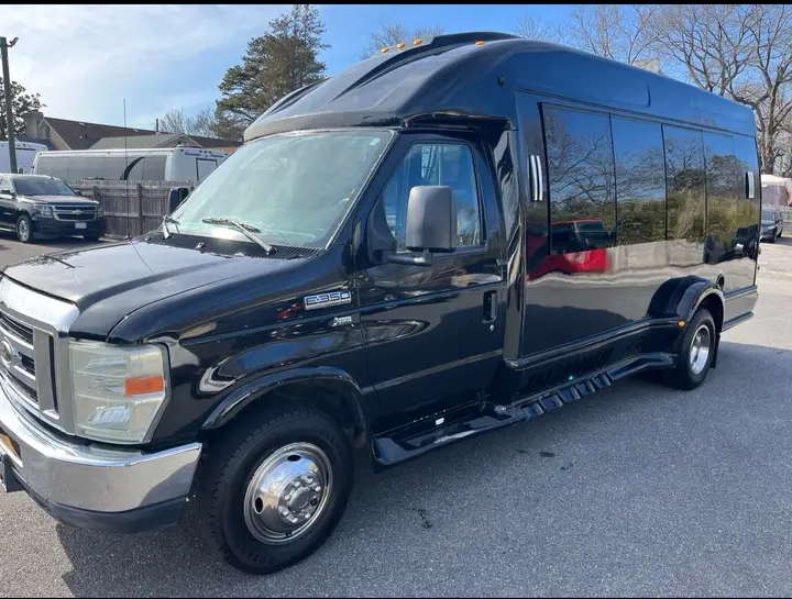 2015 Ford E-350 Van Terra