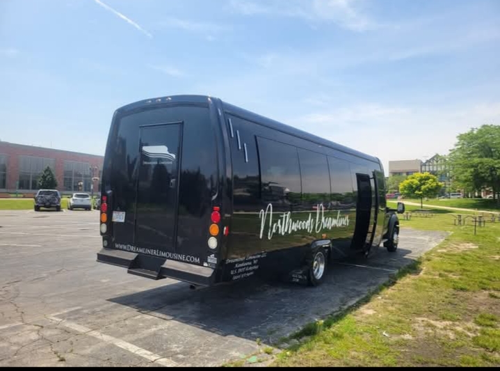 2017 Ford F-550 Limo Bus