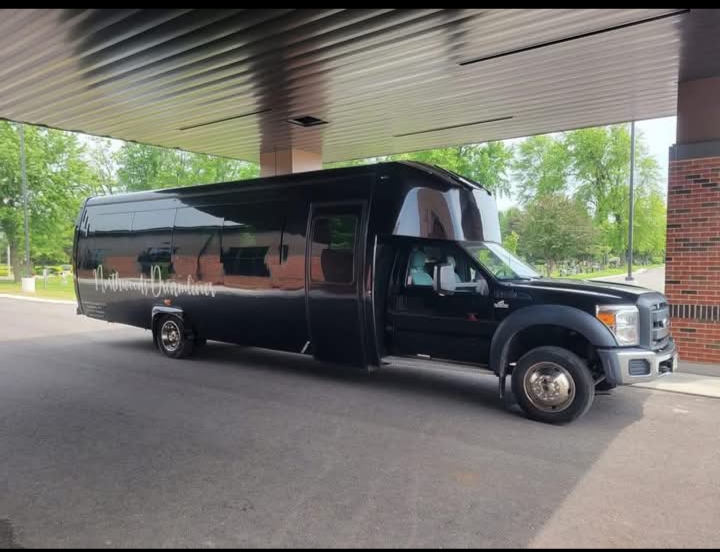 2017 Ford F-550 Limo Bus