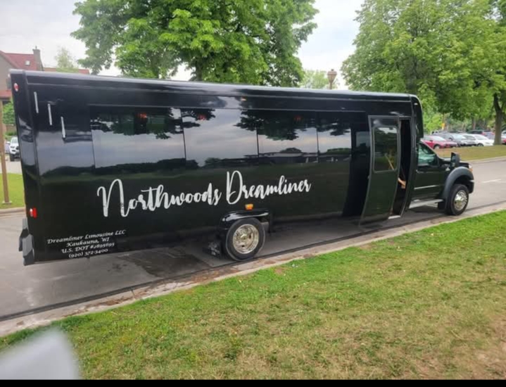 2017 Ford F-550 Limo Bus