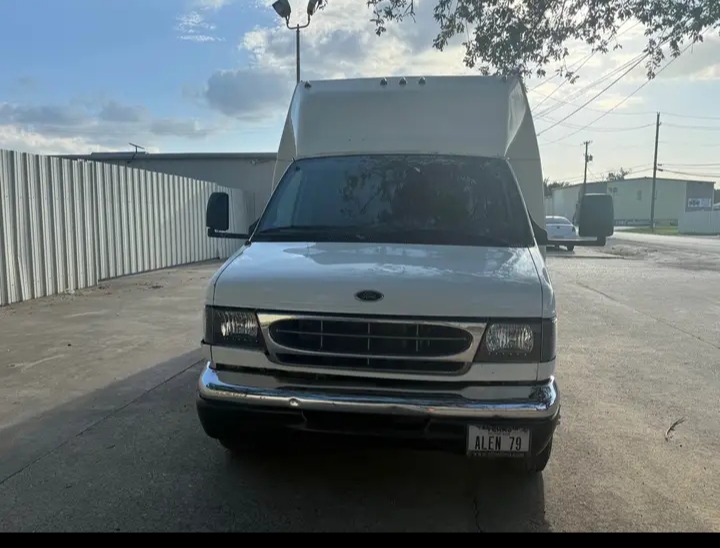 2000 Ford E-350 Limo Bus
