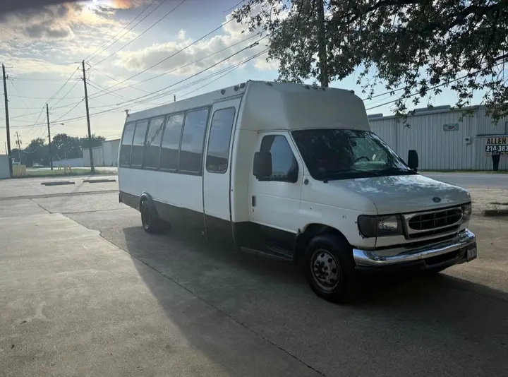 2000 Ford E-350 Limo Bus