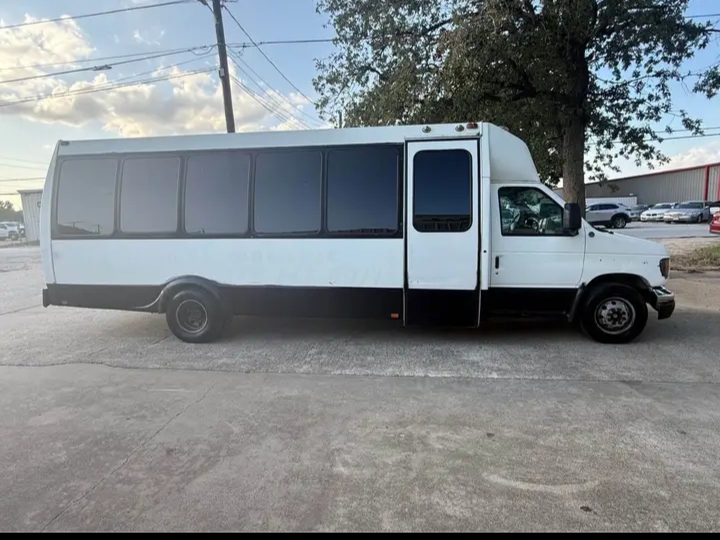 2000 Ford E-350 Limo Bus