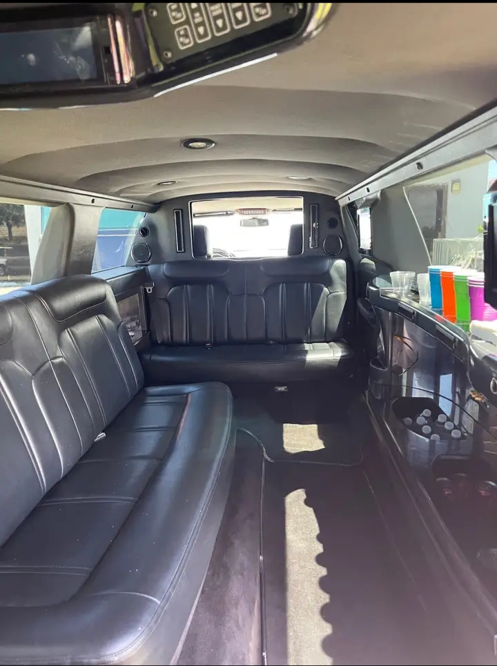 2013 Lincoln MKT Limousine