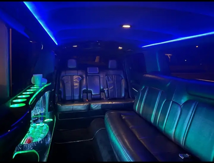 2013 Lincoln MKT Limousine