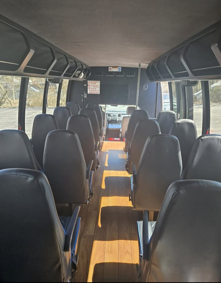 2015 Ford F-550 Shuttle Bus