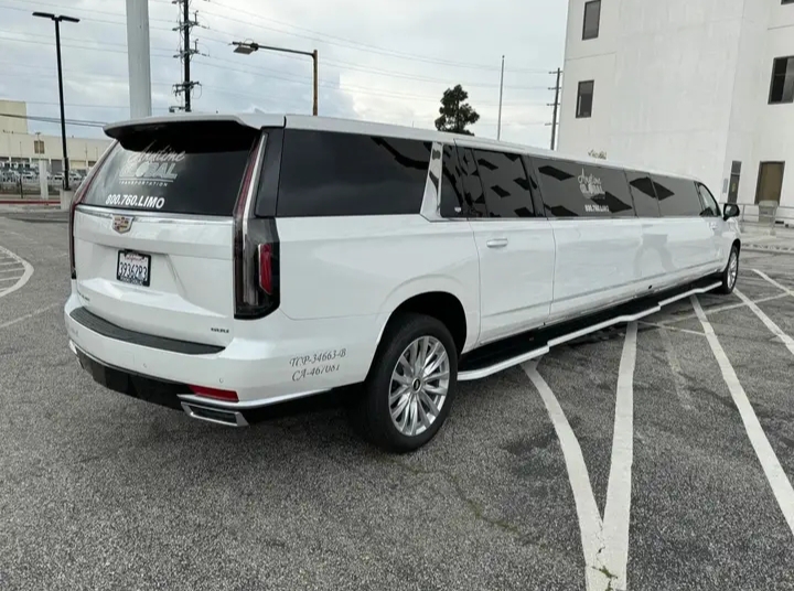 2023 Cadillac Escalade ESV Limousine