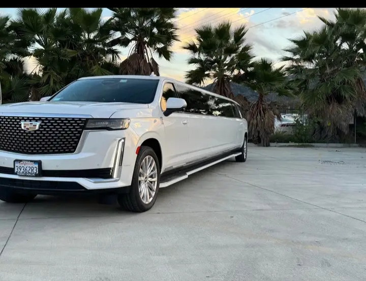 2023 Cadillac Escalade ESV Limousine