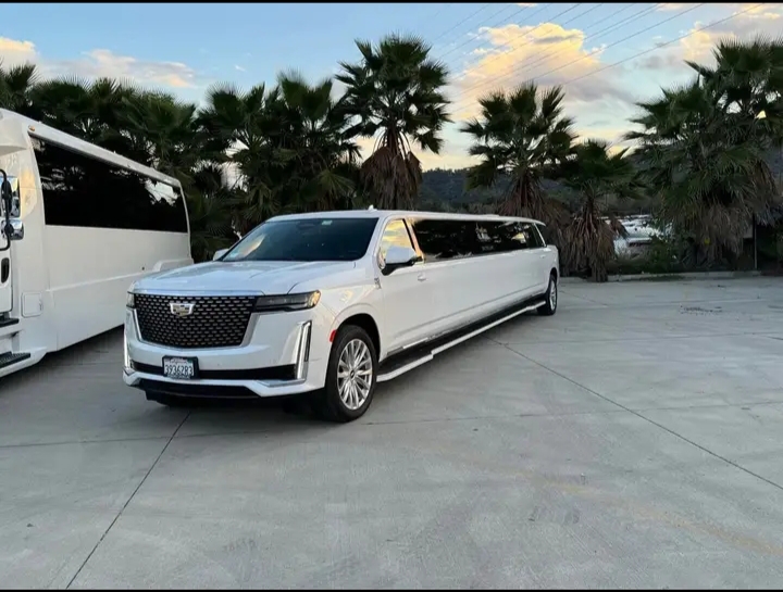 2023 Cadillac Escalade ESV Limousine