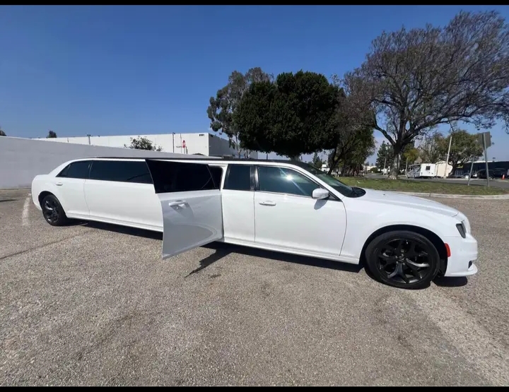 2021 Chrysler 300 Limousine