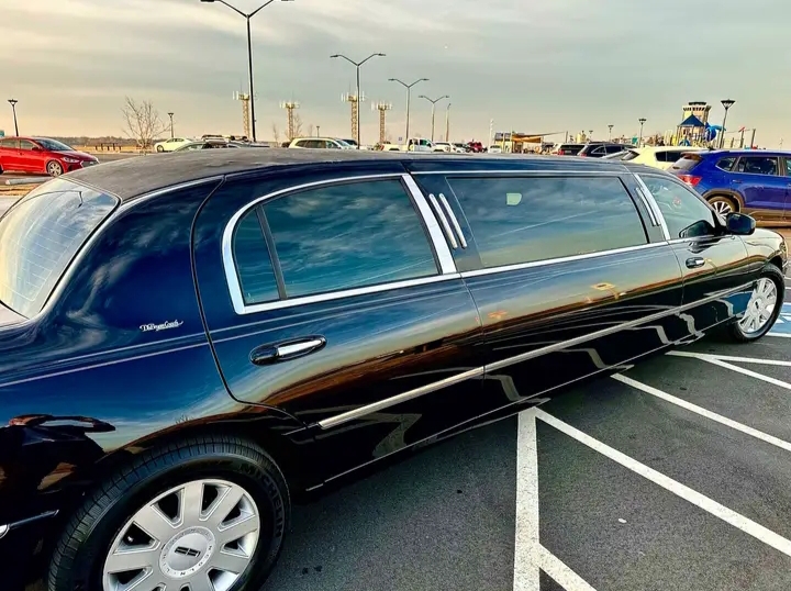 2015 Lincoln Town Car Limousine