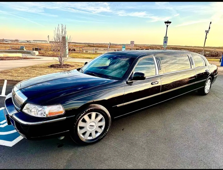 2015 Lincoln Town Car Limousine