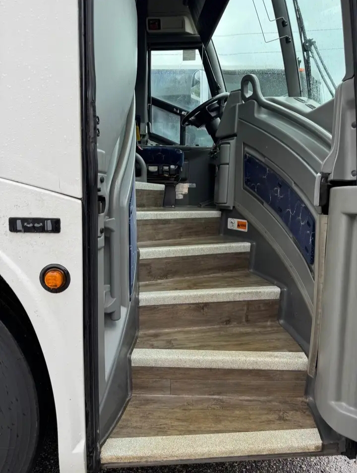 2013 MCI J4500 Motorcoach